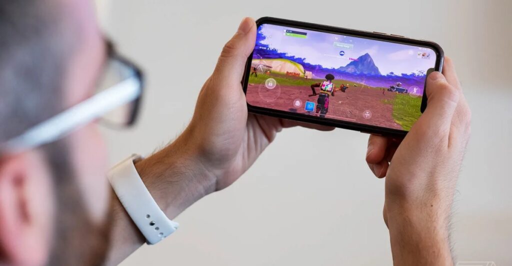 Fortnite has once again returned to the iPhones on us