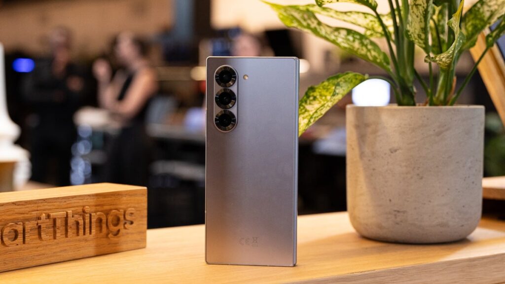 Galaxy Z Fold 7 looks old from the outside, and it’s ok by me