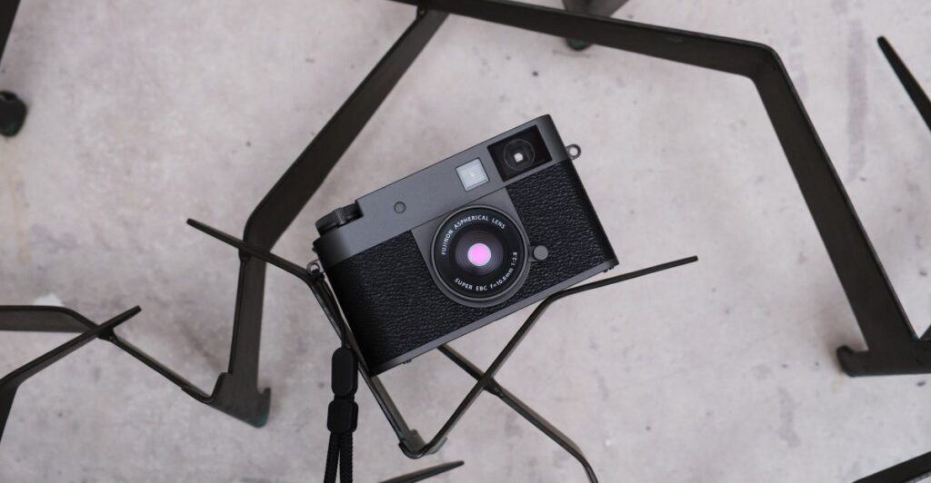Half -frame camera of Fijfal for retro fun messes modern features