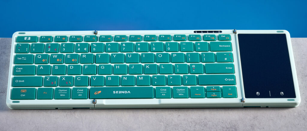 Sanda Foldable Bluetooth Keyboard with TouchPad Overview