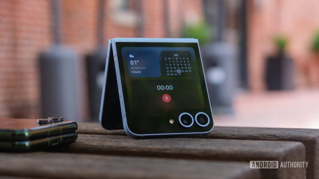 Z Flip 7 can set a new example for Samsung’s clam shell