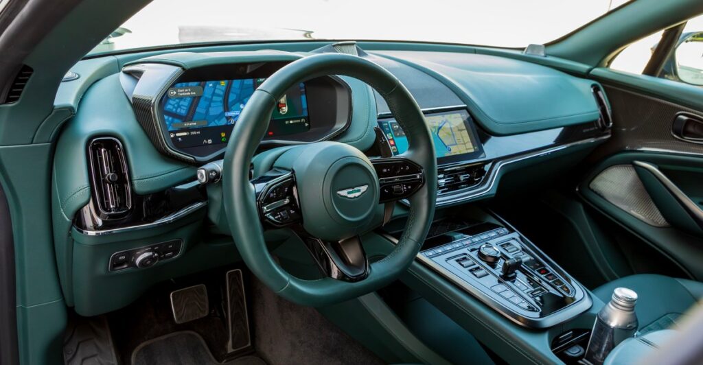 Apple Carplay Ultra Hand on: More impulse, less interrupted