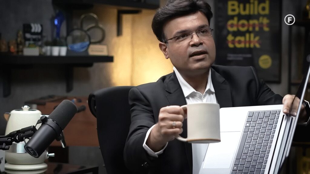 Asus Boss tried to destroy an expert Book Laptop in four different ways, can he succeed?