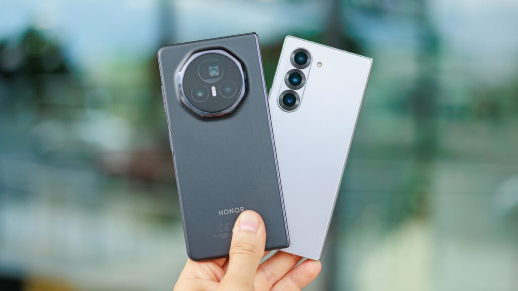 Honor shows the thickness of the magic v5 foldable phones, and it barely beat the Galaxy Z Fold 7