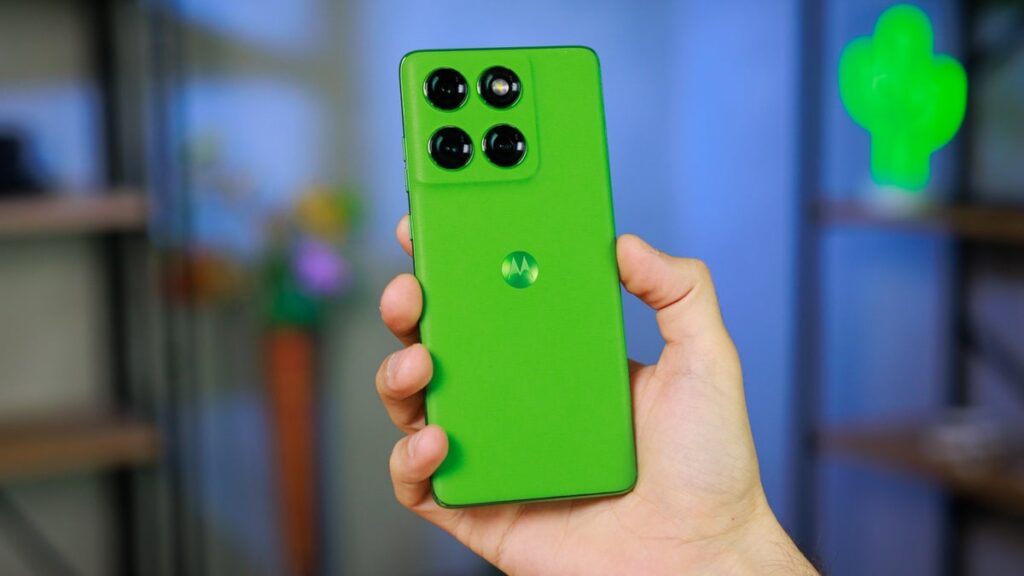 How is the motorLau working simultaneously with a confused family and very much?