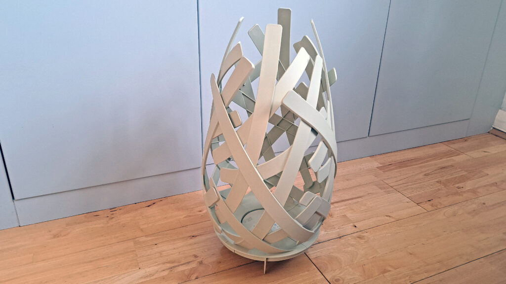 I moved this $ 30 IKEA floor lamp to my yard and it completely changed my outer space