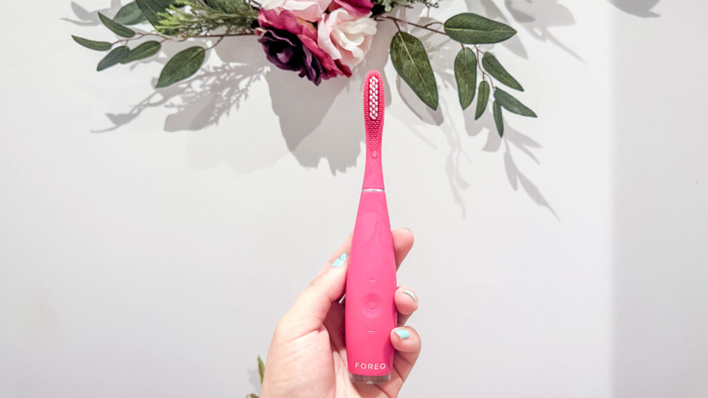 I pulled my oral b for this strange silicone toothbrush-and my teeth never cleaned