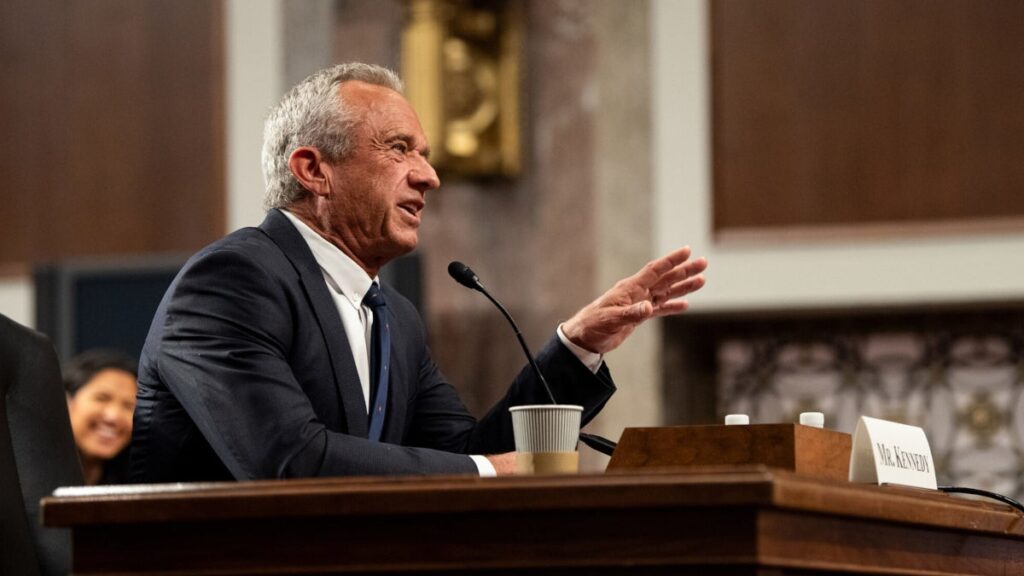 If every American apple wear a watch, RF’s junior will be very happy