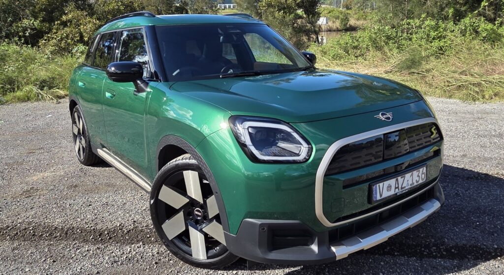 My week with mini -Country Main EV made me realize that it is okay to praise things better in life