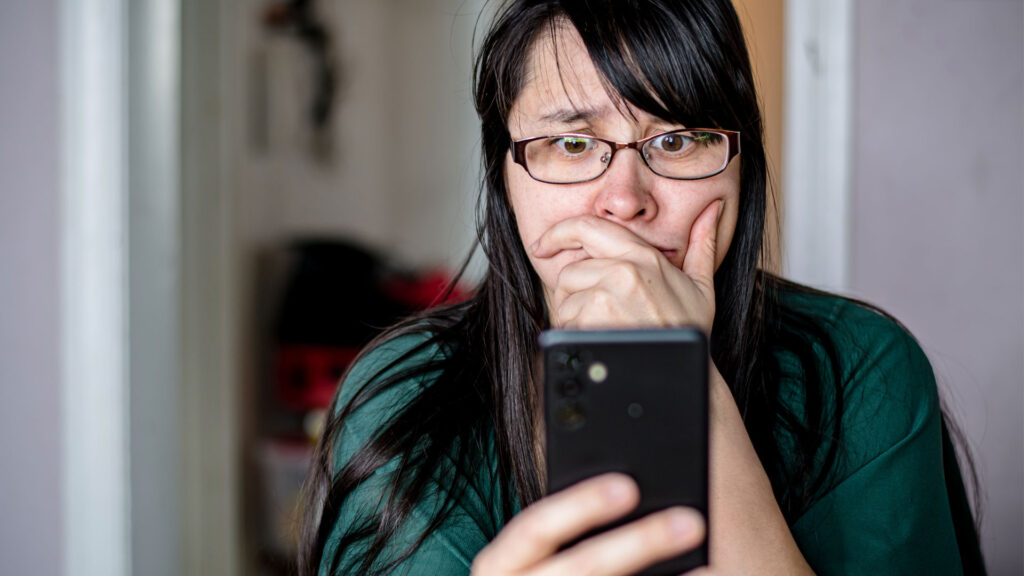 The hidden report for Android can launch a hconted app actions while showing fake links that look completely safe