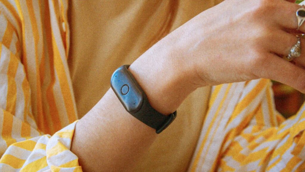 Amazon buys AI Startup Bees worth wearing, a wrist tool that listens to each of your words and copies it