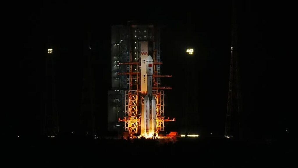 China launched a modern space suit and 7.2 tonnes of supply to Tianging Space Station