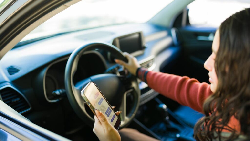 Drawing Survey Results: teen drivers often see their phones