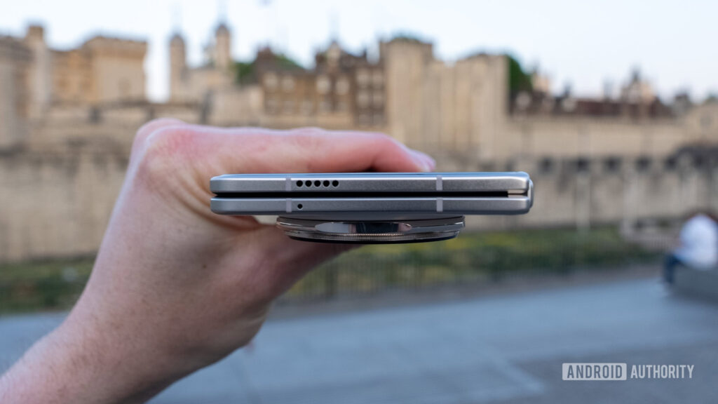 Foldable phones are thin and light in 2025, so why are these brands turning the truth?