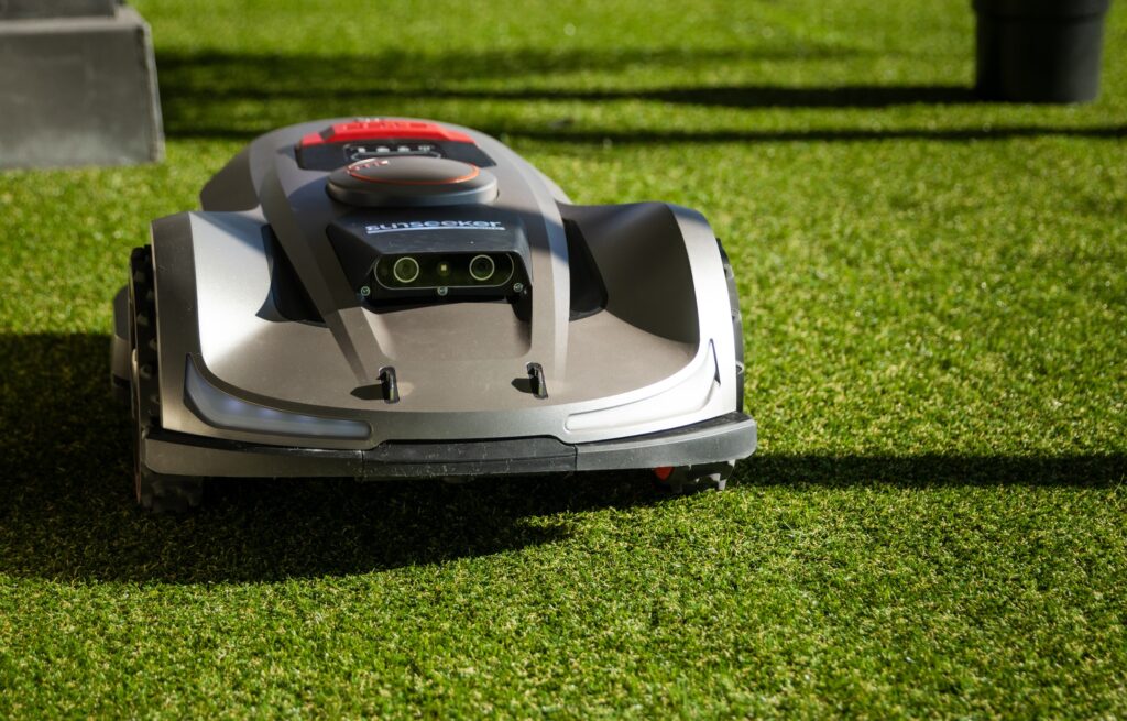 From work to selection: Taking work from lawn care with Scissor Elite X7