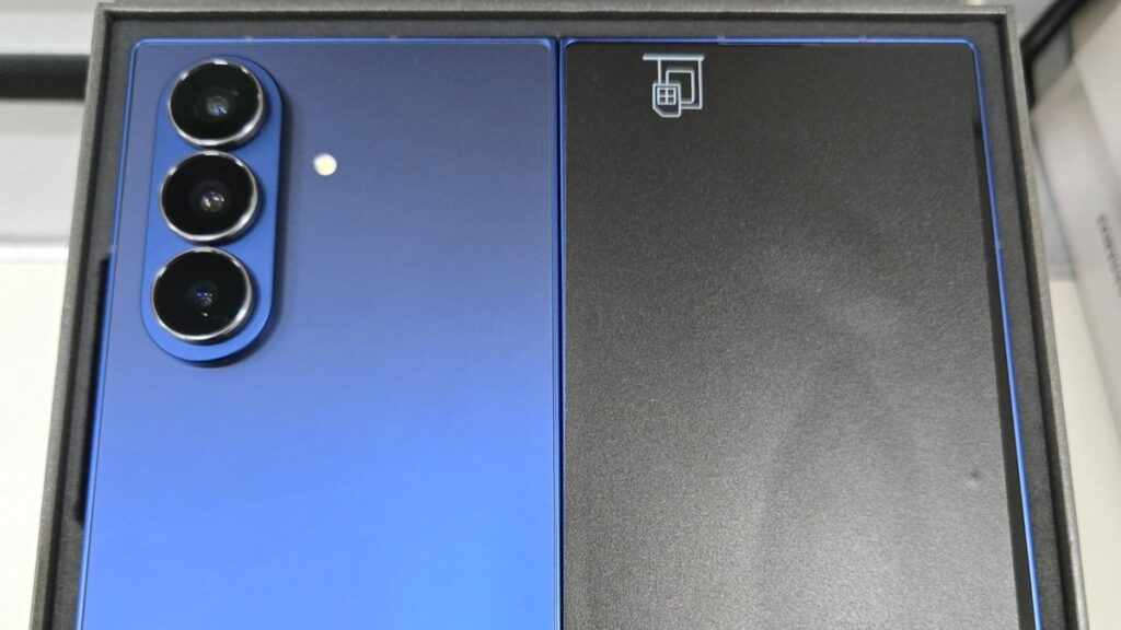 Hand on Galaxy Z Fold 7 Images Leak, and it seems very promising