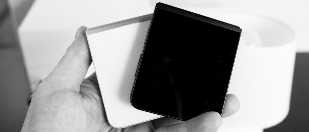 Hand on Samsung Galaxy Z Philip 7 Review: Lost deals in black and white