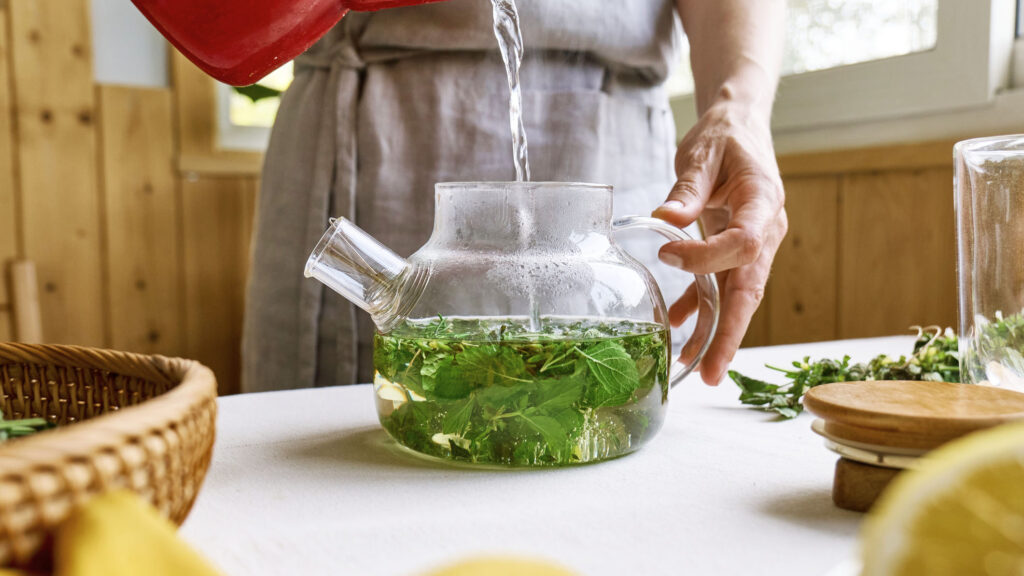 I drank lemons balm tea every day for a week to see if it could reduce stress and digestive digestion – here’s my decision