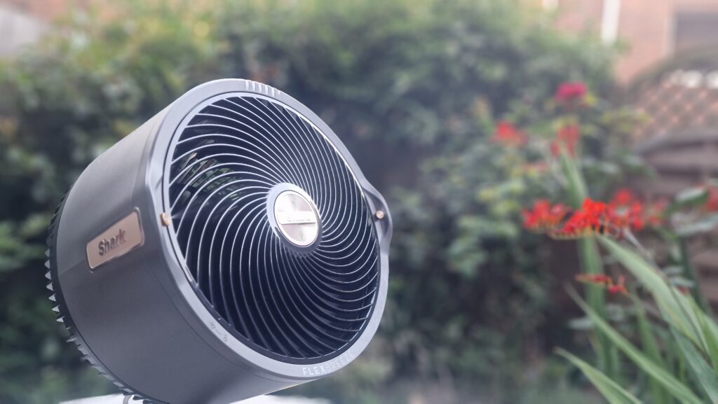 I tested a shark new hydrago meeting fan in a family BBQ-and he ended my in-laws soaking