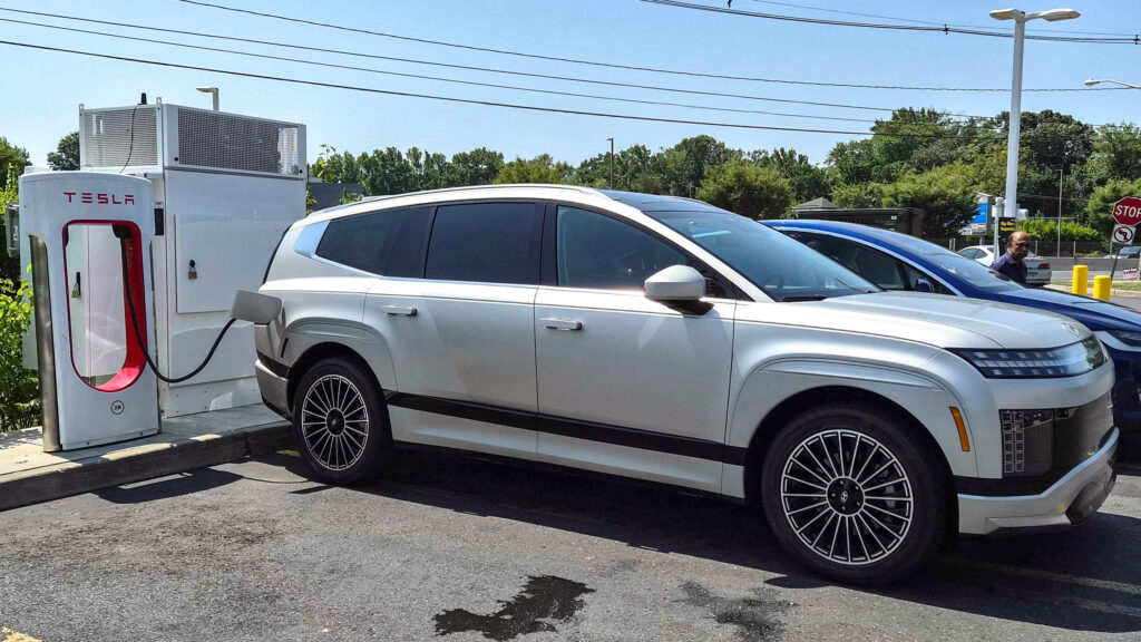 I went to Tesla Supercharger Station to charge Hyundai Ionik 9 – here are my profession and agree