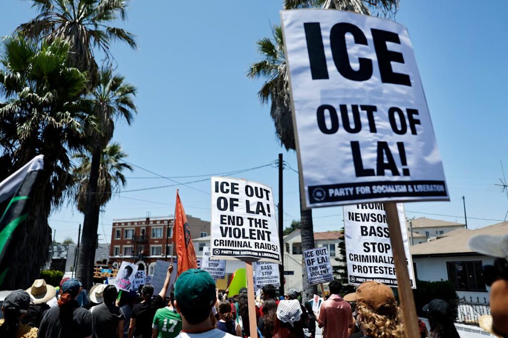 Ice blocks climbed to the upper part of the App Store chart after chanting slogans