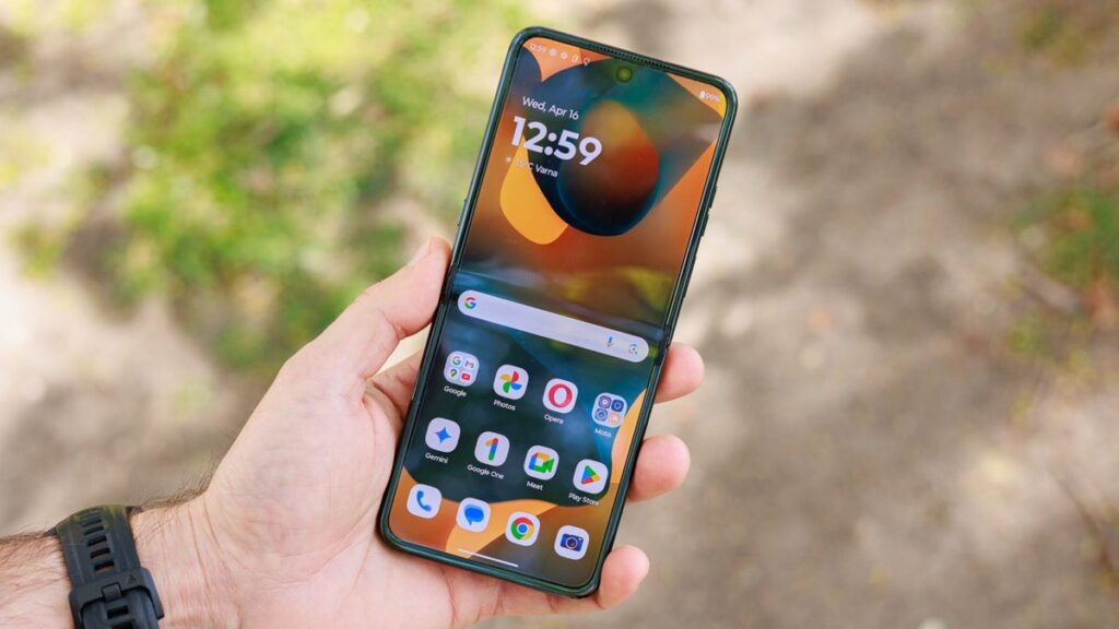 Impressive 1tb Motorola Razr Ultra (2025) Foldable Scores a heavy discount and a cool fraud Impressive 1tb Motorola Razr Ultra (2025) Foldable Scores a heavy discount and a cool fraud