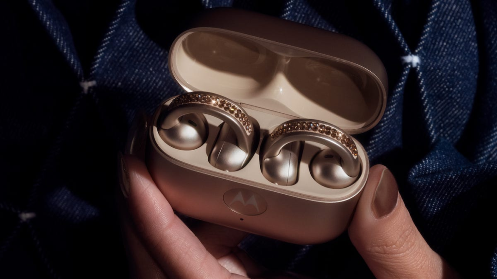 Motorola and Swarovsky flutter an event on August 5 that can bring crystals on the phone