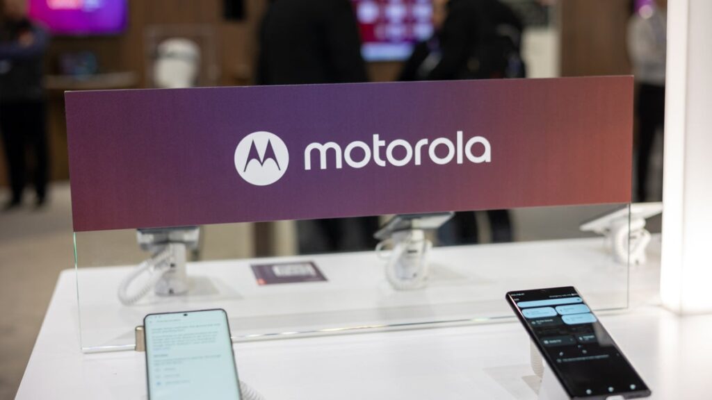 Motorola is giving its edge 60 fusion mid -rangers new clothes