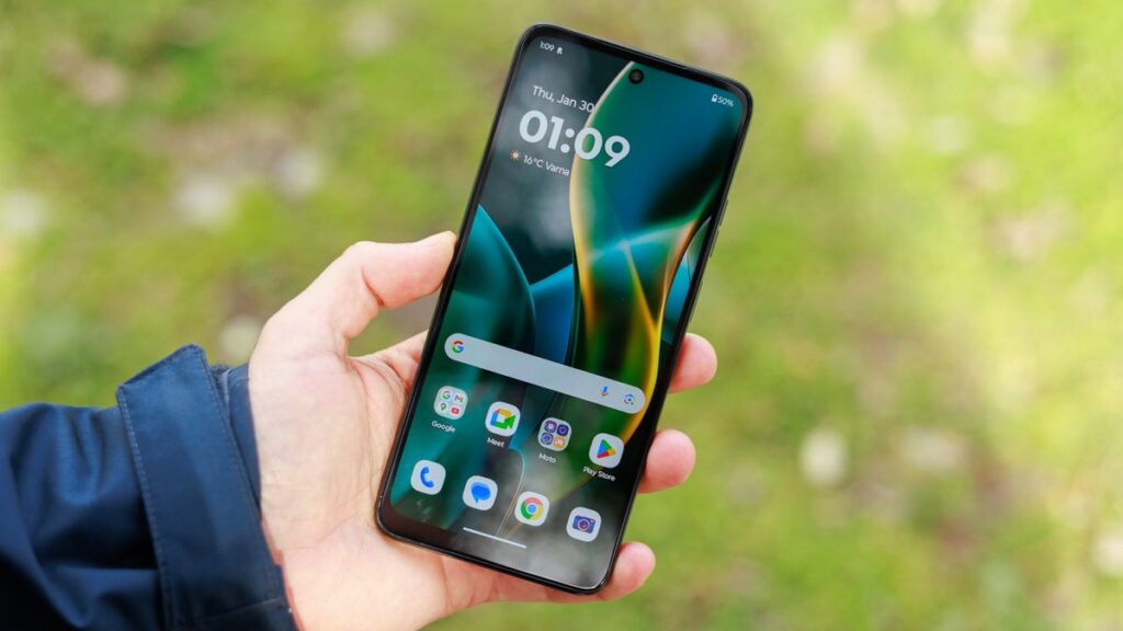 Motorola’s cheapest 2025 US phone is even cheaper than usual (without a wire)
