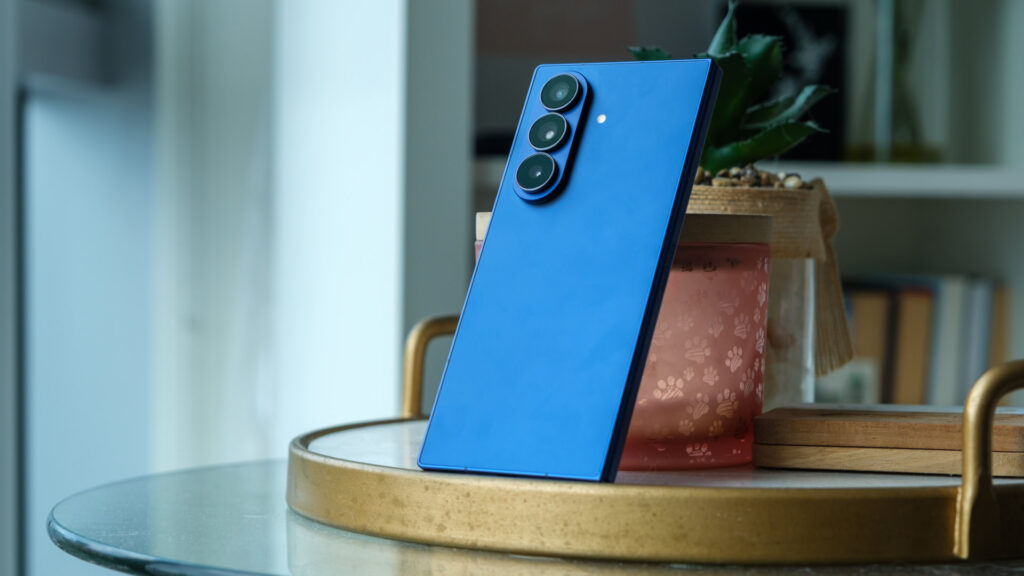 My apologies, Samsung, I was unaware of your folded game