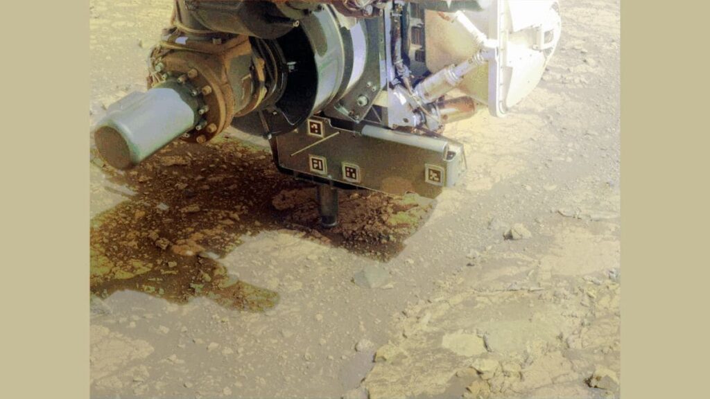 NASA’s persecution Raver investigating the strange Martin Rock