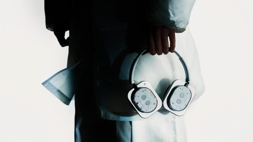 No matter the over -air market with headphones (1): designed for sound and visual impact