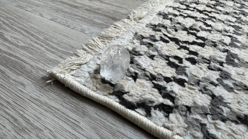 People are pouring ice cubes on their carpets this summer – why is it a talented idea