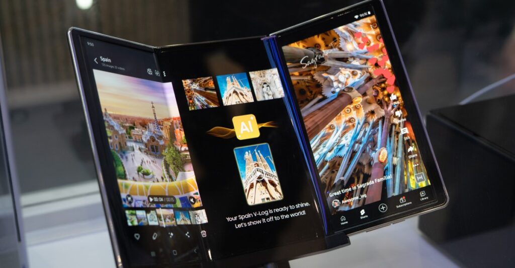 Samsung seems to have leaked his trifled phone design