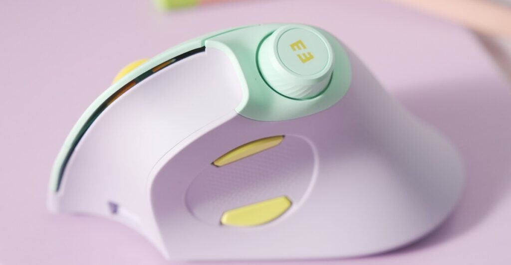 Sanda’s wireless mouse contains a volume noob with playback control