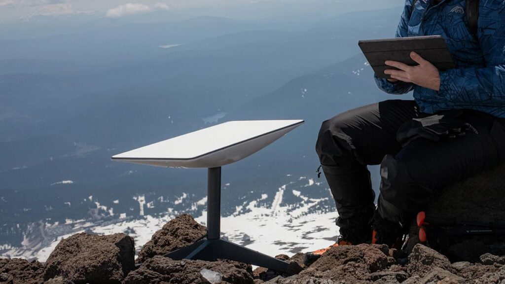 Service returns after more than two hours