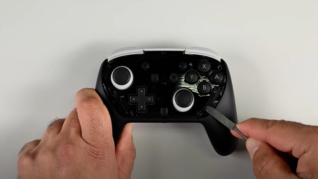 Switch 2 Pro Controller does not seem easy to repair at all Switch 2 Pro Controller does not seem easy to repair at all