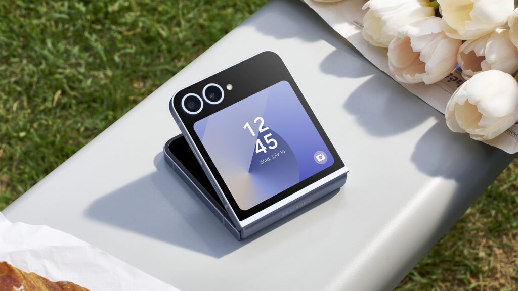 The latest Samsung Galaxy Z Philip 7 Lake Flip Foldable is the first hand -on video