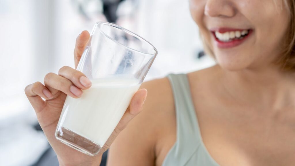 The whole milk is once again famous, but is it ok for you? We asked for food specialists