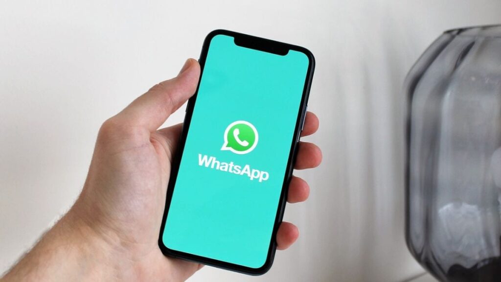 WhatsApp Testing Night Mode Option in Camera Interface in Android Beta App
