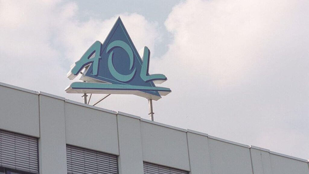 34 years after AOL is launched, the dial -up will pull the plug on the Internet