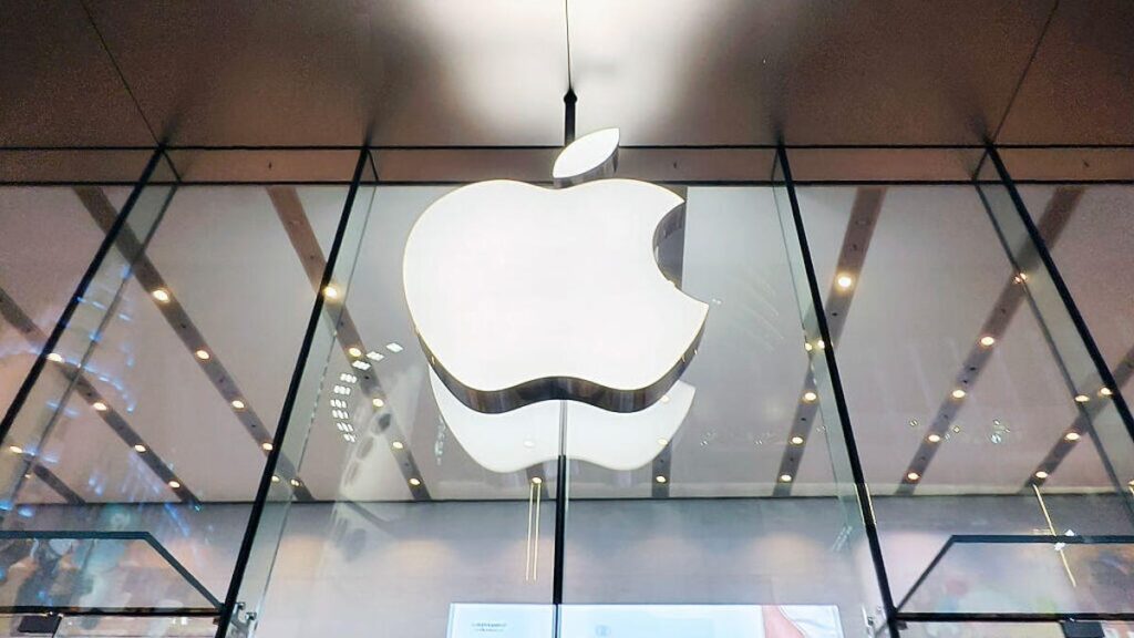 Apple is allegedly planning an AI return, which is complete with a tabletop robot