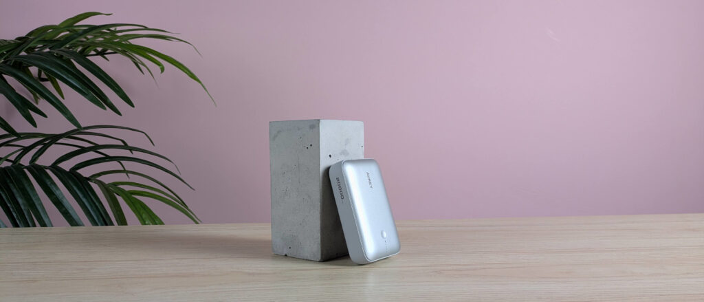 Oki Spark Money 20000 Review: A Smart and Simple Power Bank that has little to stand up to the crowd