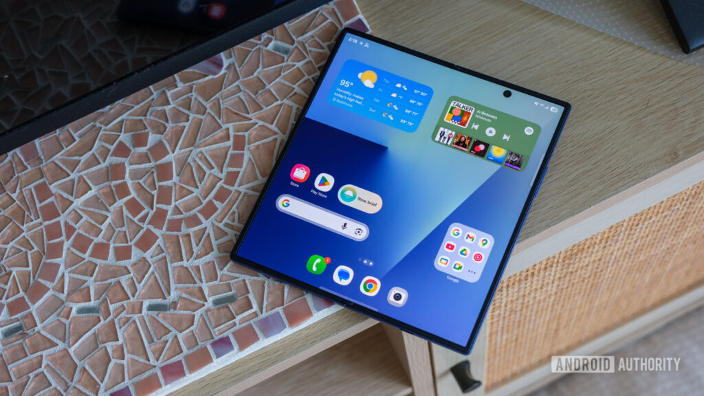 Samsung Galaxy Z Fold 7 Palmes New Record Lo Price!