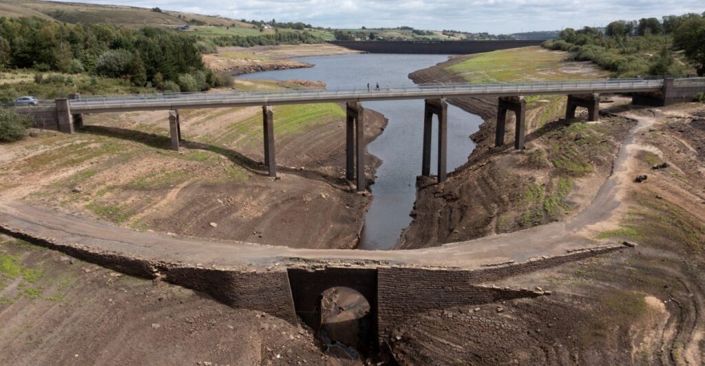 UK government suggests deleting files to save water UK government suggests deleting files to save water