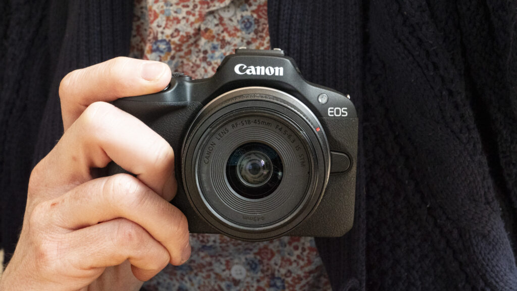 You don’t have to spend thousands on Fancy a new camera – Canon EOS R100 AU $ 846 is the best budget mirror for the initial people.
